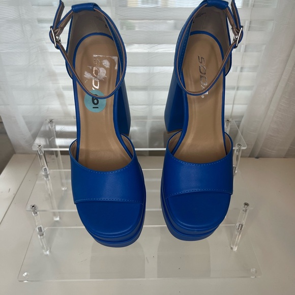 Soda Shoes - Soda Blue Platform Sandals – Women’s Size 6